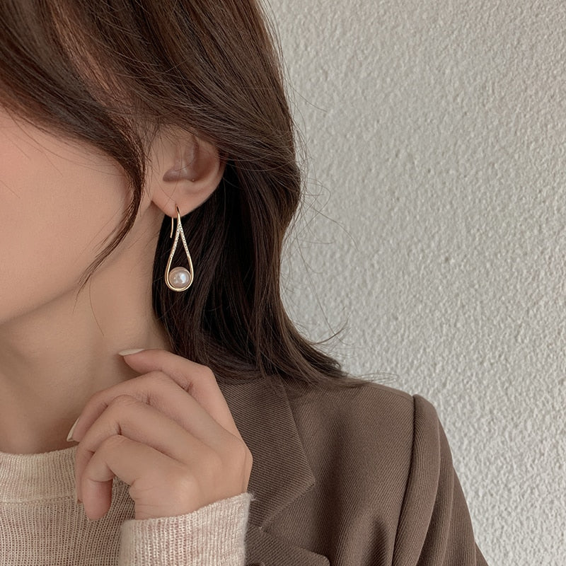 Women's Long Pearl Elegance Earring