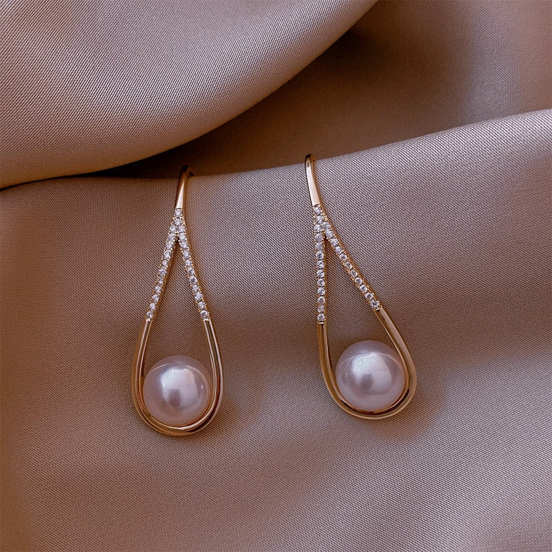 Women's Long Pearl Elegance Earring