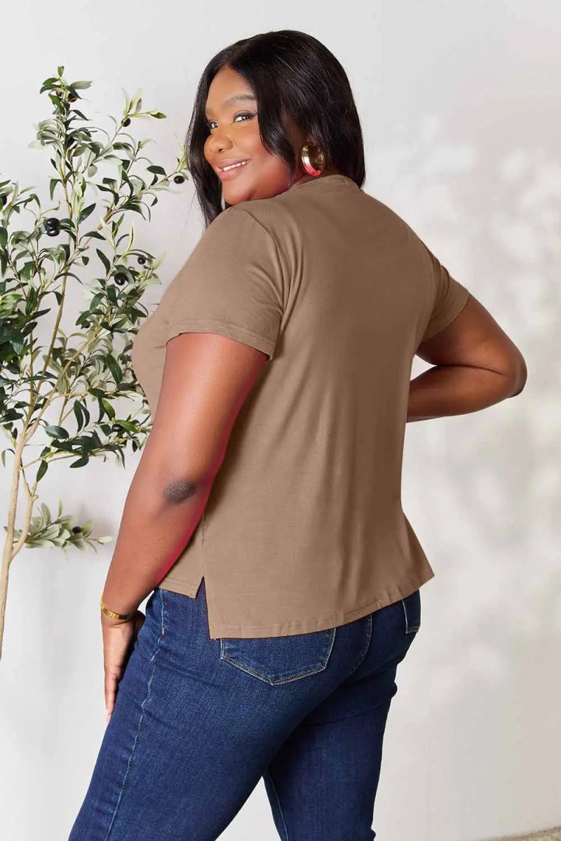 Short Sleeve Slit Hem Tunic Top for Office and Everyday Wear