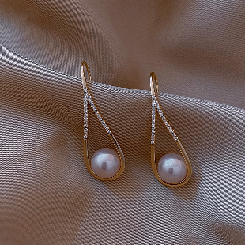 Women's Long Pearl Elegance Earring